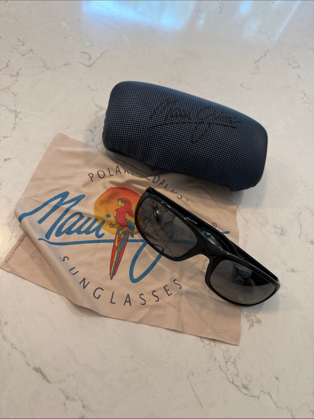Maui Jim Black Men’s Polarized Sunglasses with Navy Case